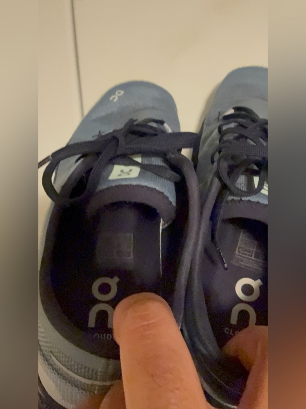 on sneakers - Picture 7 of 7